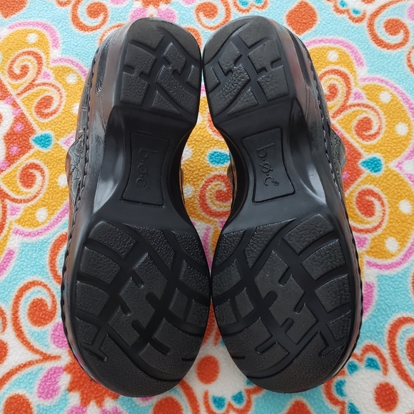 boc Gray Alligator Pattern Clogs - Picture 2 of 5